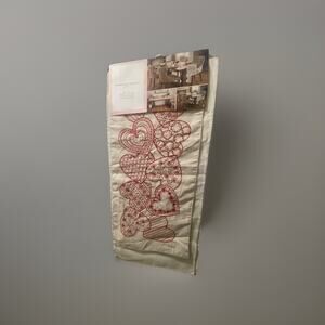 Cupcakes And Cashmere 2 Piece Table Runner Set Hearts Valentines Day Red White